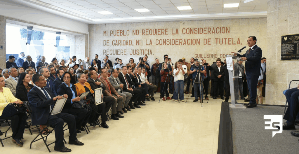 reconocimiento a maestros en la camara de diputados