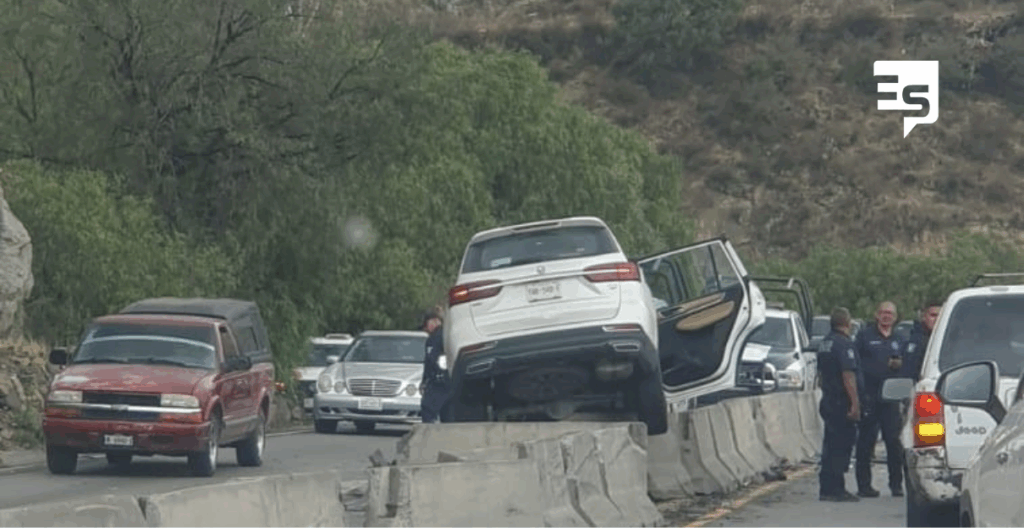 Carambola en el Corredor de la Montaña al combinarse lluvia y velocidad