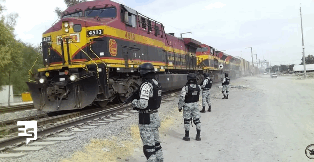 GUARDIA NACIONAL VIGILA UN TREN EN ATITALAQUIA