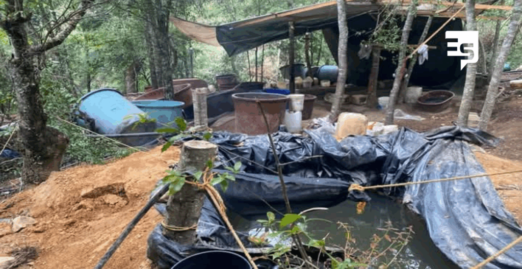 Intervienen narcolaboratorio en Acaxochitlán y confiscan arma, químicos y vehículos