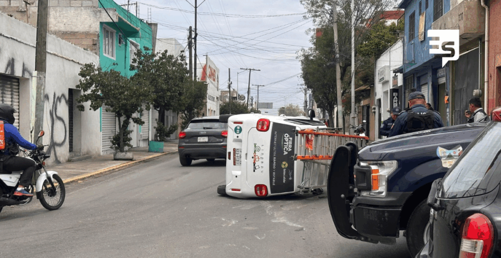 Volcó conductor de vehículo eléctrico de empresa de Tv por Cable