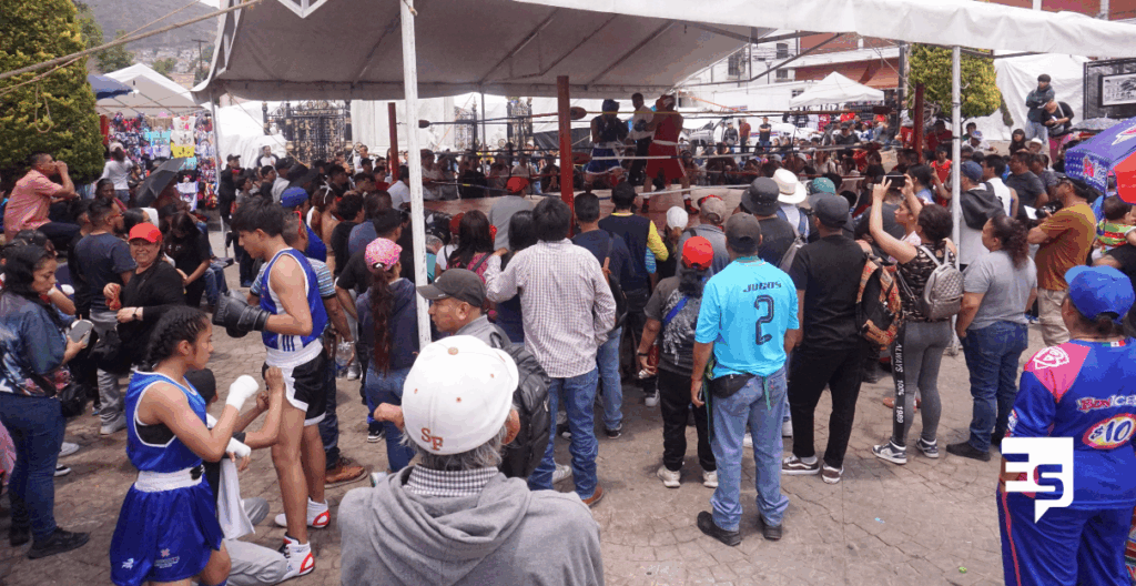 locatarios del mercado primero de mayo celebraron su aniversario con funciones de box y lucha libre