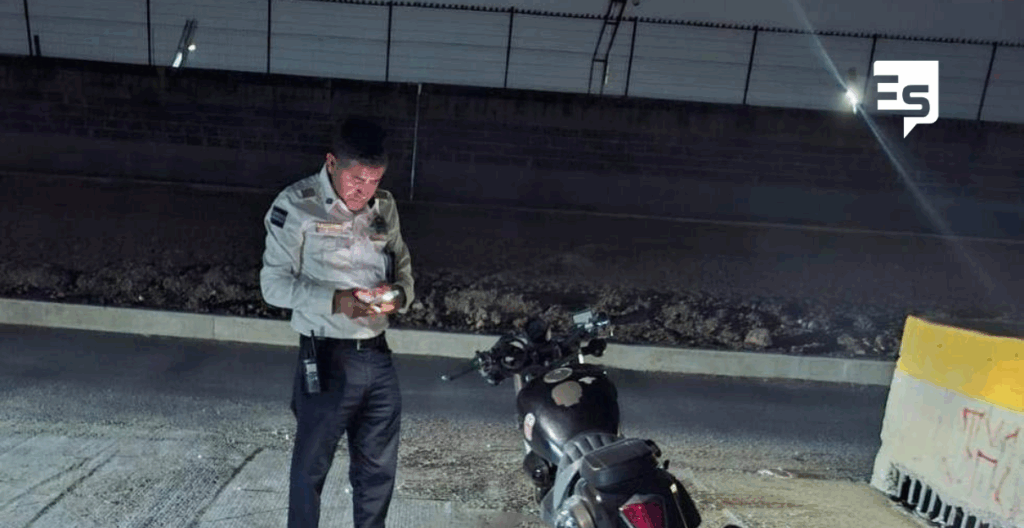MOTOCICLISTA PERDIÓ EL RUMBO Y CAYÓ A UN CANAL DE DESAGUE EN VENTA PRIETA