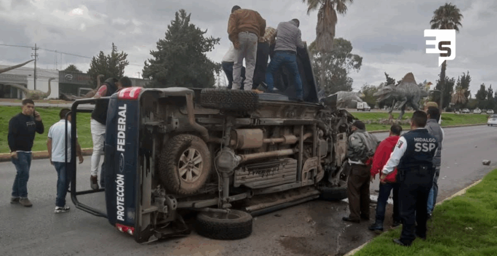 TRABAJO EN EQUIPO PARA RESCATAR A POLICIAS ATRAPADOS