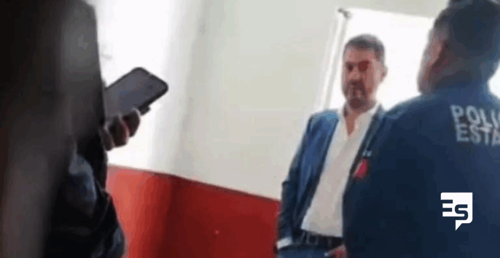 ALCALDE DE MINERASL DEL MONTE EDMUNDO MÉNDEZ CON POLICIAS POR LA AGRESION A UN INFRACTOR