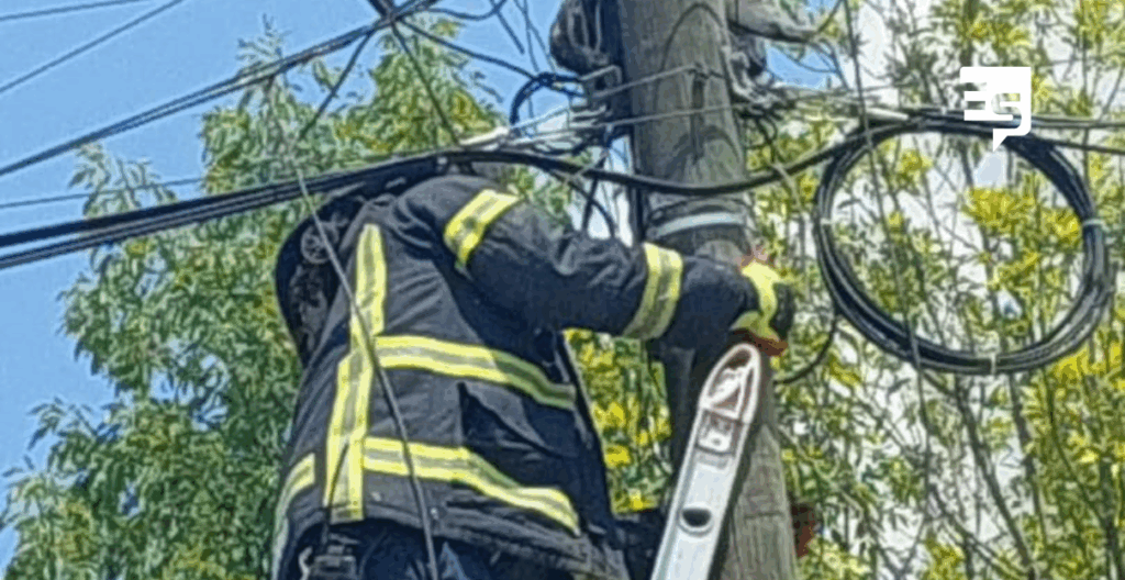 VALIENTE RESCATE DE MININO EN LAS ALTURAS EN MIXQUIAHUALA