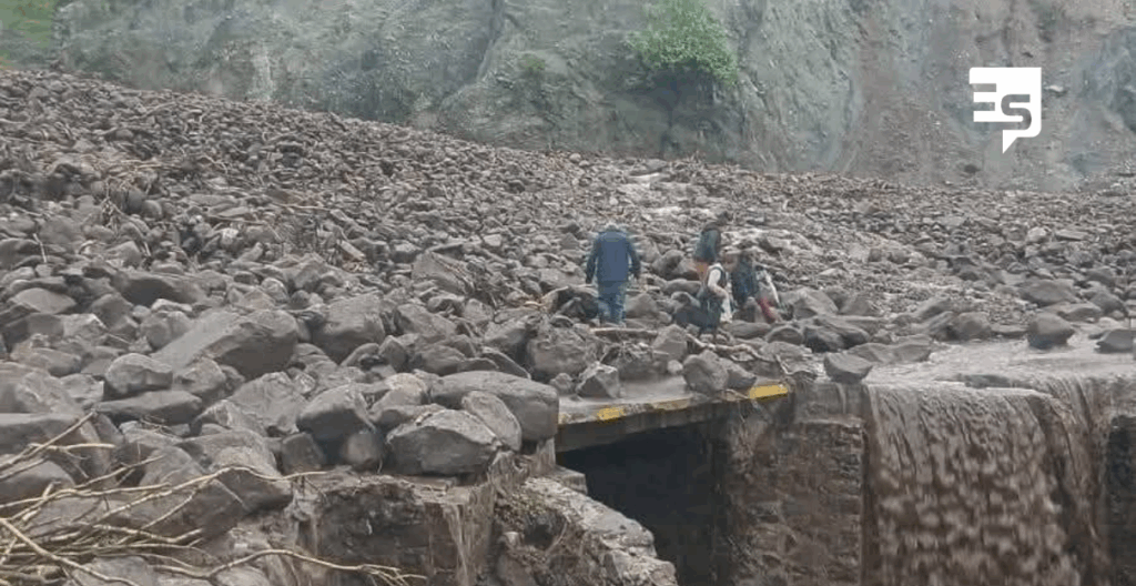Se desgaja el cerro Juárez y deja localidades incomunicadas