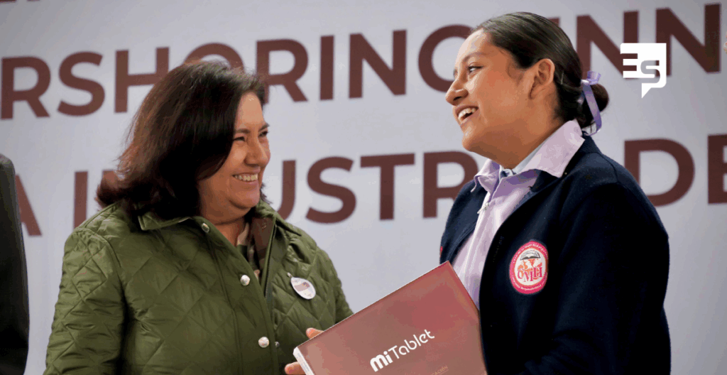 Tabletas electrónicas a alumnas de la Casa de la Mujer Hidalguense