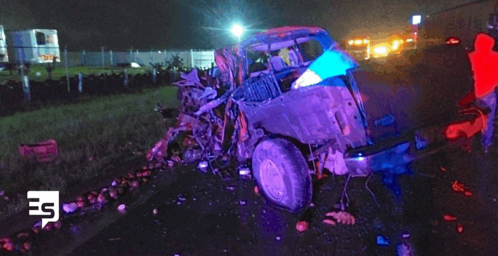 Choque entre tractocamión y camioneta deja un muerto y dos heridos