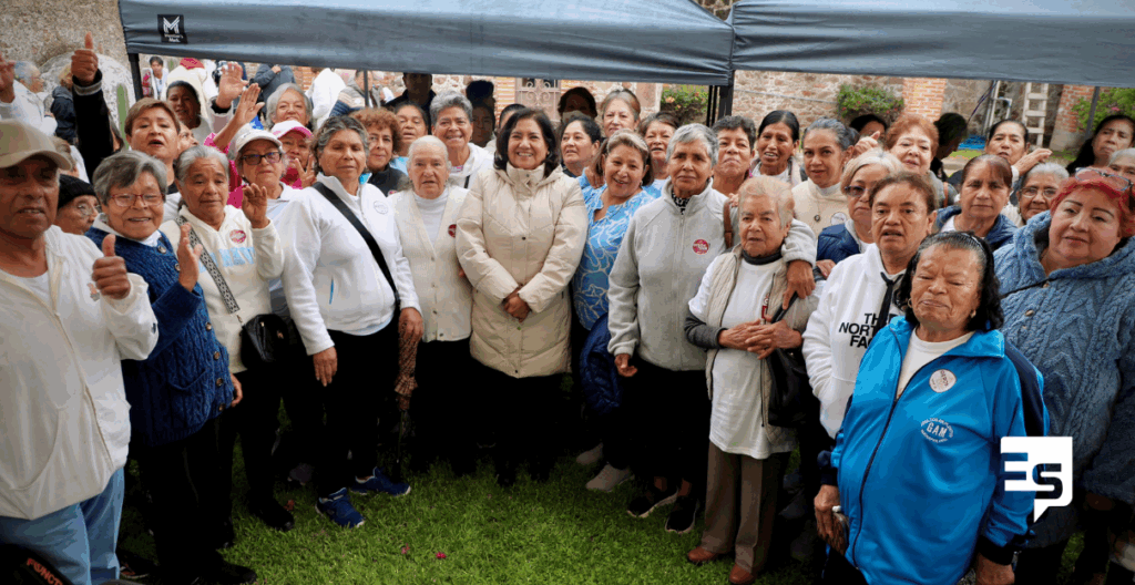 PRESIDENTA DEL DIF HIDALGO CON ESIDENTES DE CASAS DE DESCANSO EN HUICHAPAN